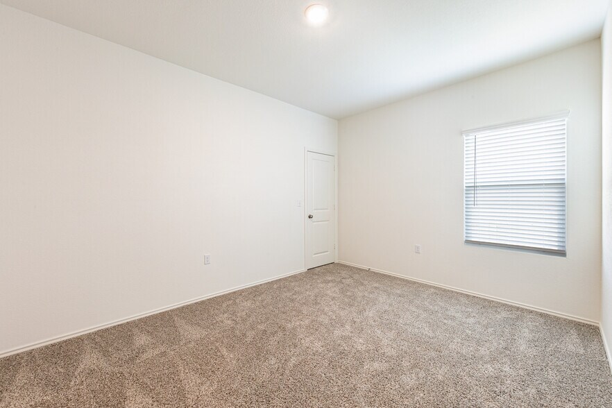Building Photo - 14112 Lyndora Ln