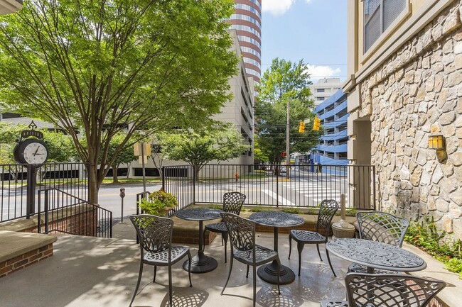 Building Photo - Urban Living at Bristol on Broadway – Walk to Vanderbilt, Studio Unit with Washer/Dryer, Assigned...