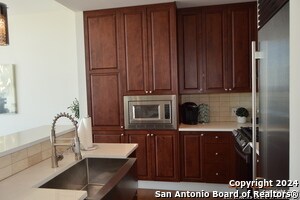 Building Photo - 610 E Market St