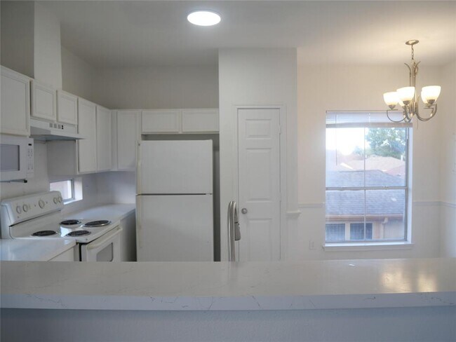 Building Photo - 6289 Wilcrest Dr