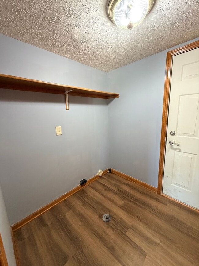 Building Photo - 705 Hummingbird Ln