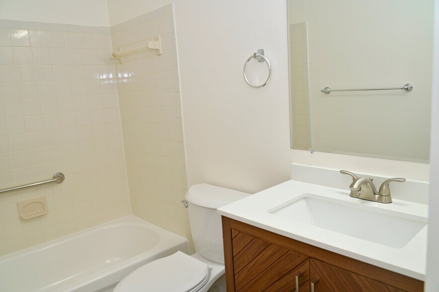 Building Photo - 14052 Vista Dr