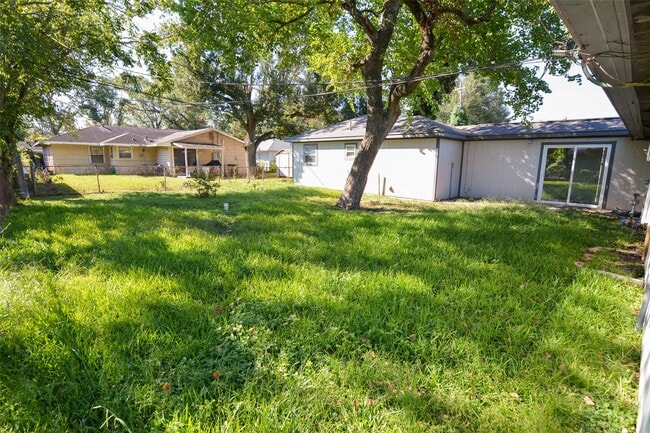 Building Photo - 6818 Cherrydale Dr