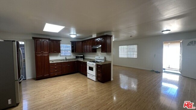 Building Photo - 1849 S Wilton Pl