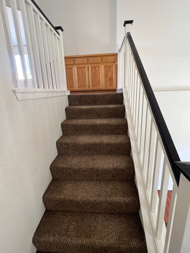 Building Photo - Weston Ranch 4 Bedroom 3 Bathroom Home
