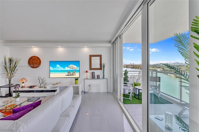 Building Photo - 5600 Collins Ave