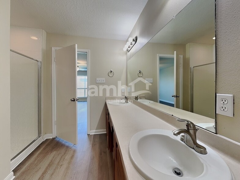 Building Photo - 11814 E Galwan Cir