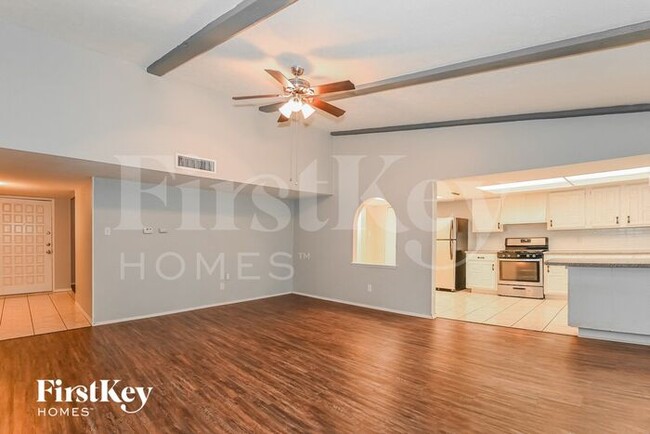 Building Photo - 6333 Fallbrook Dr