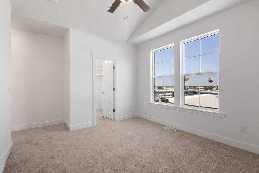 Building Photo - 384 Chadam Way