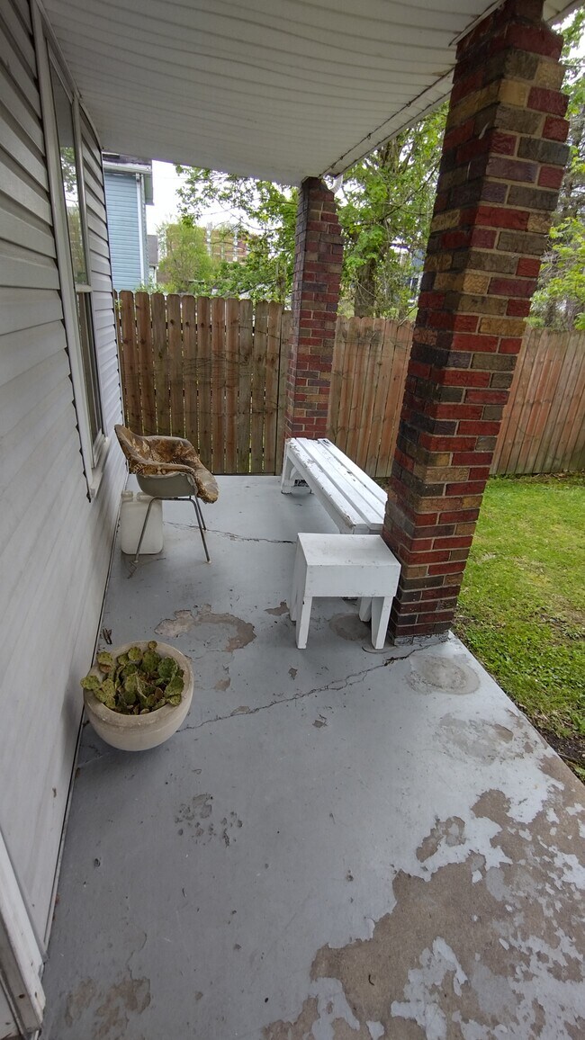 Building Photo - 307 Summit Ave