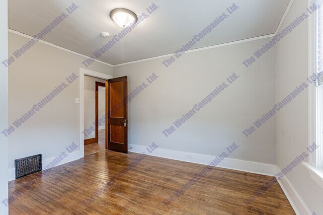 Building Photo - 606 W White St