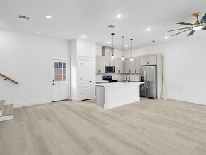 Building Photo - 4103 E Toliver St