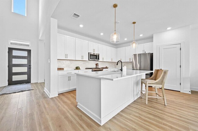 Building Photo - 115 Bamboo Dr