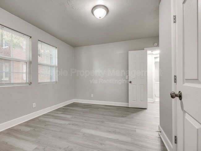 Building Photo - 1839 N Gatewood Ave