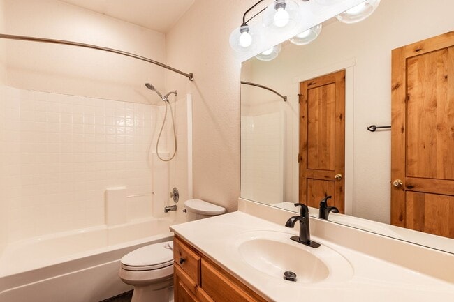 Building Photo - Blackhawk Station Comfortable 3-Bed