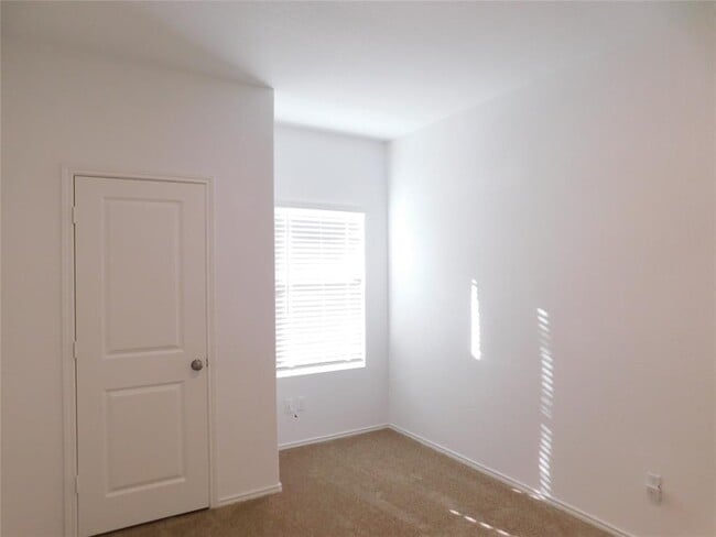 Building Photo - 340 The Bad Wy