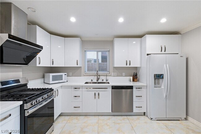 Building Photo - 375 Tierra St