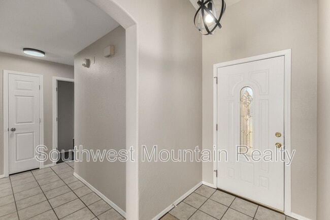 Building Photo - 5526 E Forge Ave