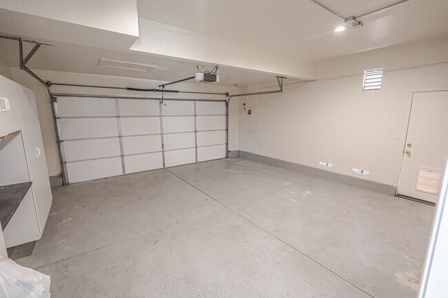 Building Photo - COMING SOON! 3 Bedroom Home for Rent in Santa Clarita!