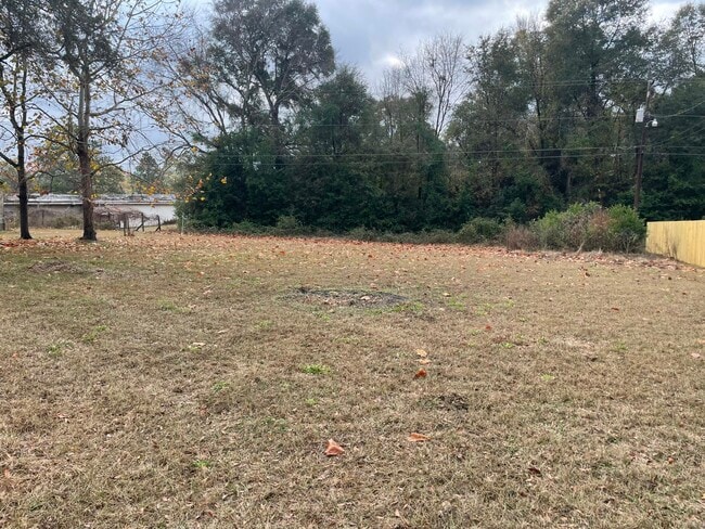 Building Photo - 304 1st St