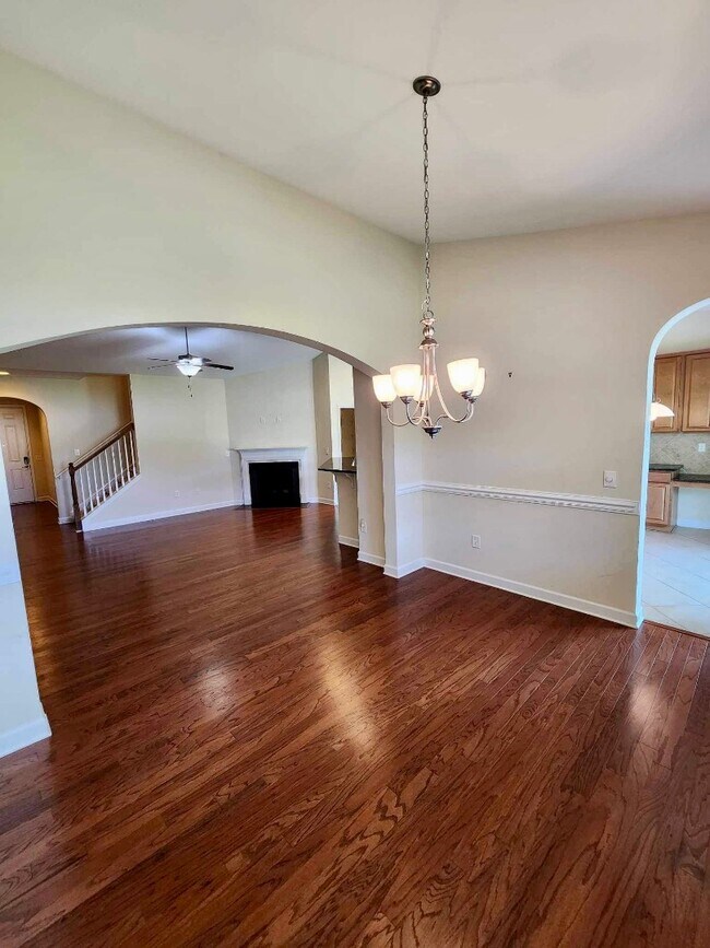 Building Photo - 909 Looking Glass Ct