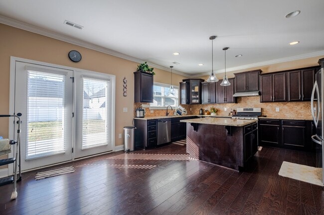 Building Photo - 5773 Highland Grove Dr