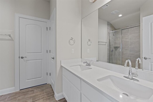 Building Photo - 205 Riverhill Cv