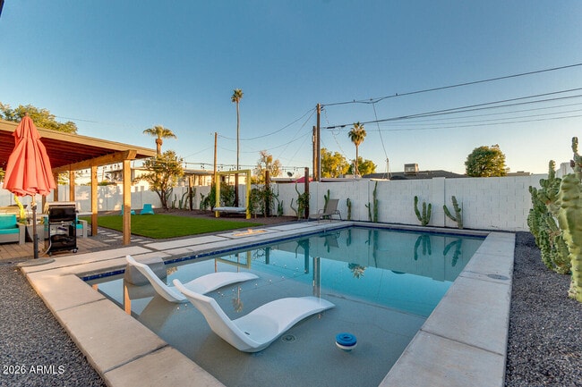 Building Photo - 6929 E 6th St