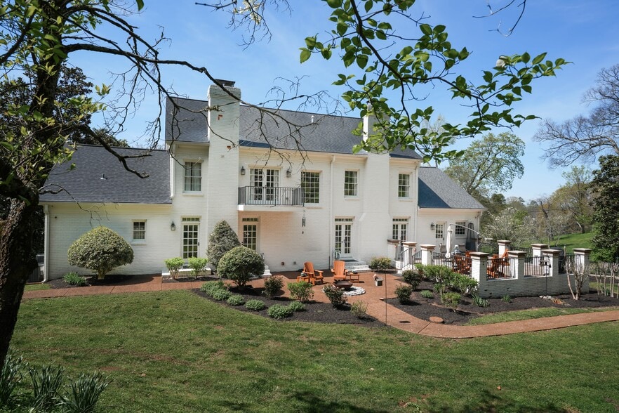 Building Photo - 5360 Hillsboro Pike