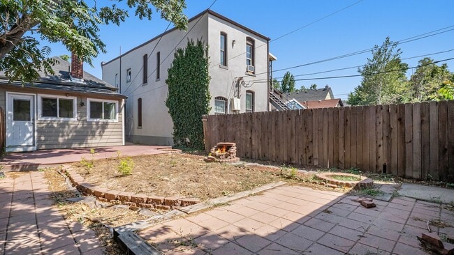 Building Photo - Unique 2 Bed, 1 Bath Home in the Lincoln P...