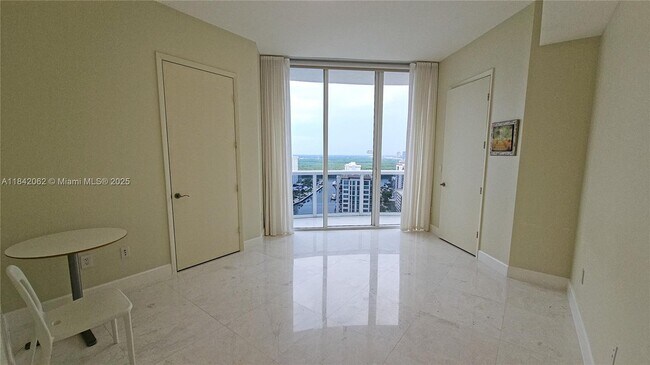 Building Photo - 15901 Collins Ave