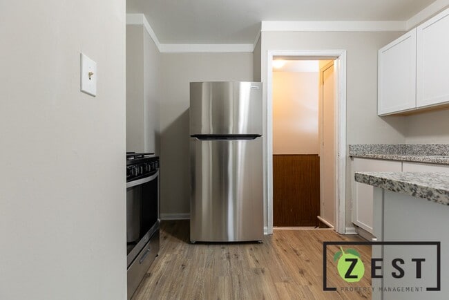 Building Photo - BEAUTIFUL 3 BEDROOM 1 BATH LOCATED IN HAPER WOODS MI 48225