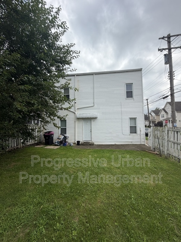 Building Photo - 4520 Bush Ave