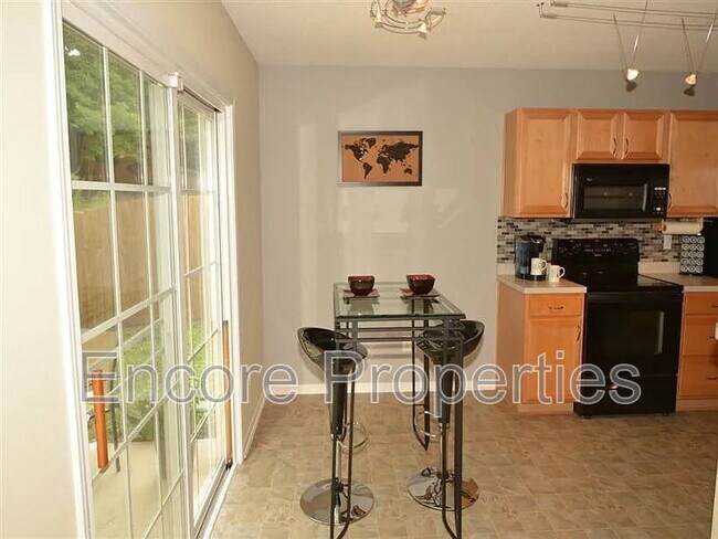 Building Photo - 6225 Saybrooke Dr