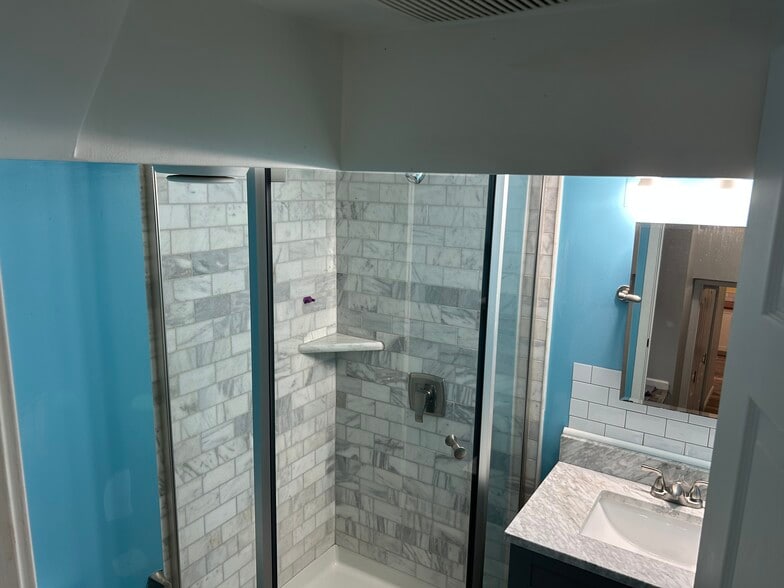 Bathroom #1 - 2541 Bittersweet Ln