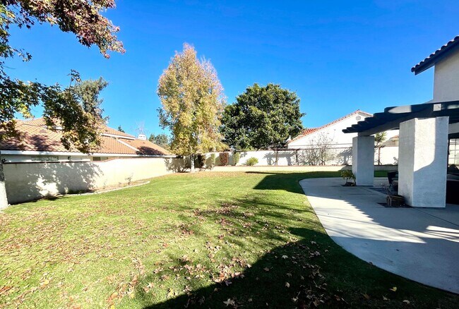 Building Photo - Prestigious Elkhorn Estates Home