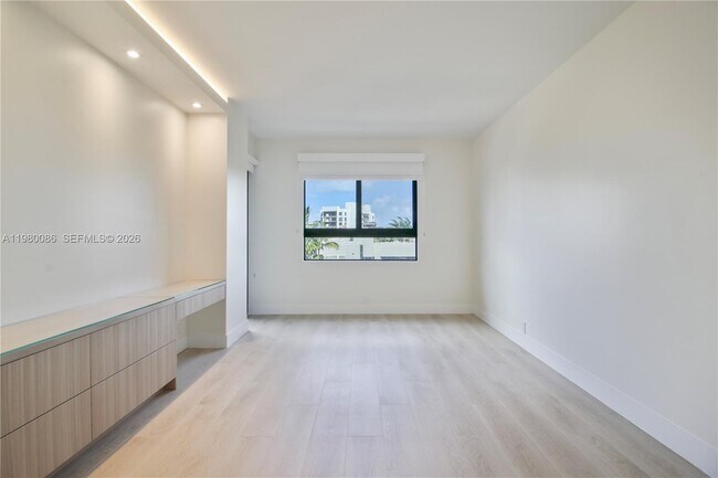 Building Photo - 151 Crandon Blvd