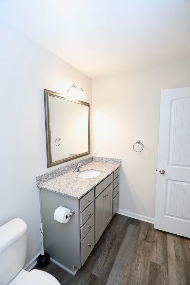 Building Photo - 1960 Barnhart Dr