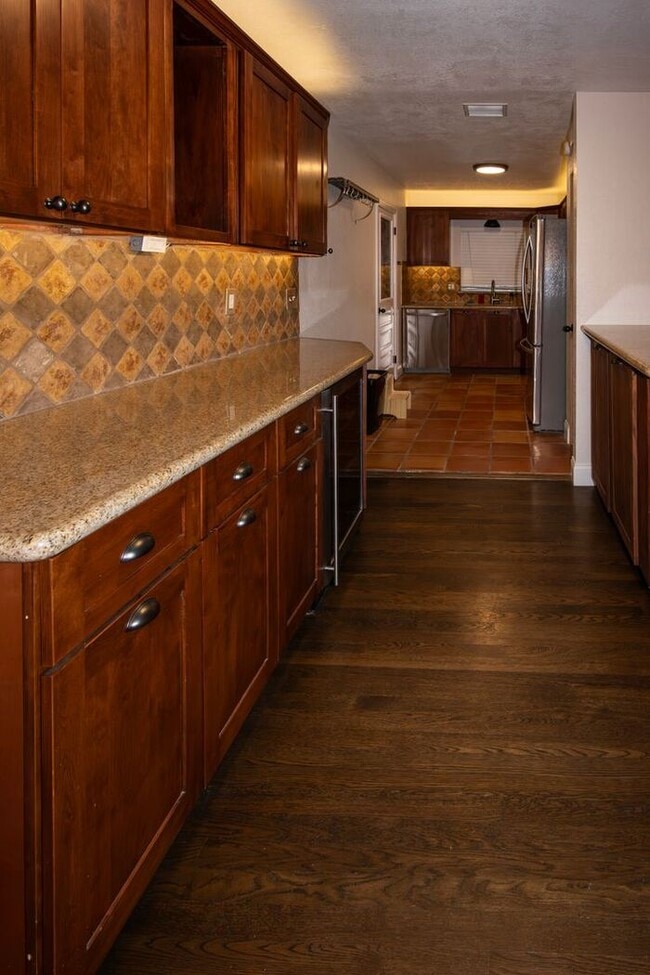 Building Photo - 4 bed/3 bath in College Park