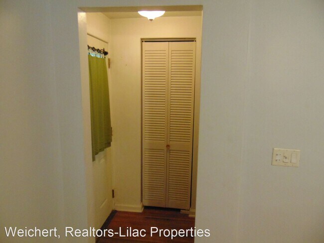 Building Photo - 4 br, 1 bath House - 297 Howard Road