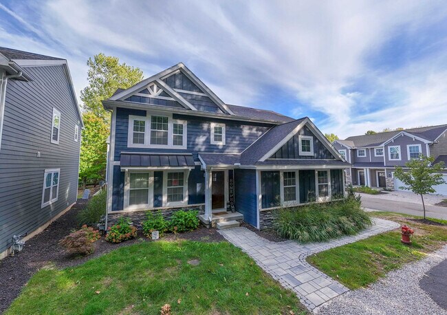 Building Photo - 720 Ravine Ln