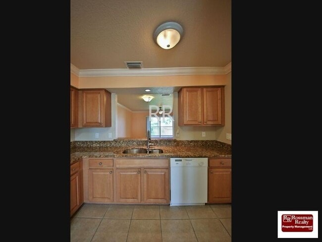 Building Photo - Santa Barbara Villas