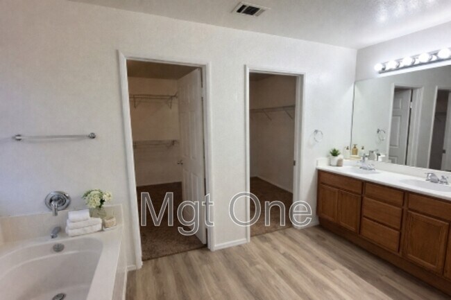 Building Photo - 8431 Newburgh St