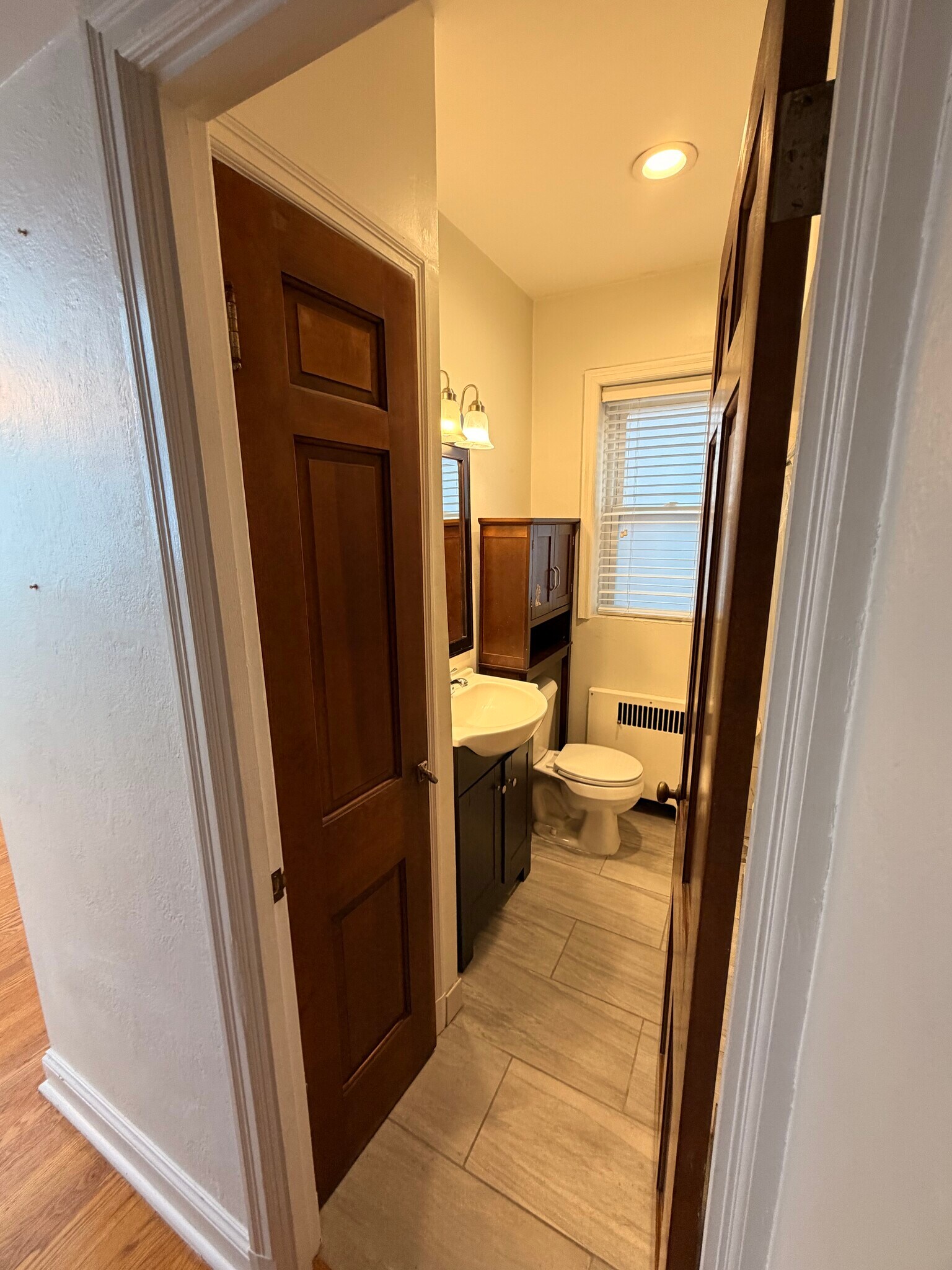 Building Photo - 6618-6620 Devonshire Ave