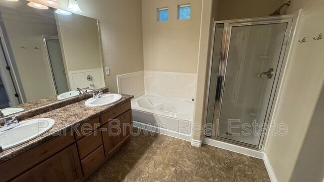 Building Photo - 61 S Clayton Ct