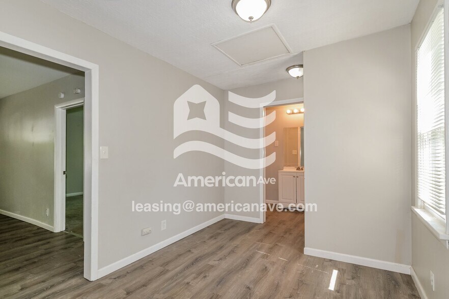 Building Photo - 2220 Gaebler Ave