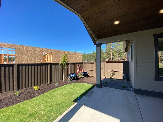 Building Photo - Beautiful home near Shevlin Park