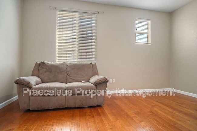 Building Photo - 2155 Caminito Leonzio