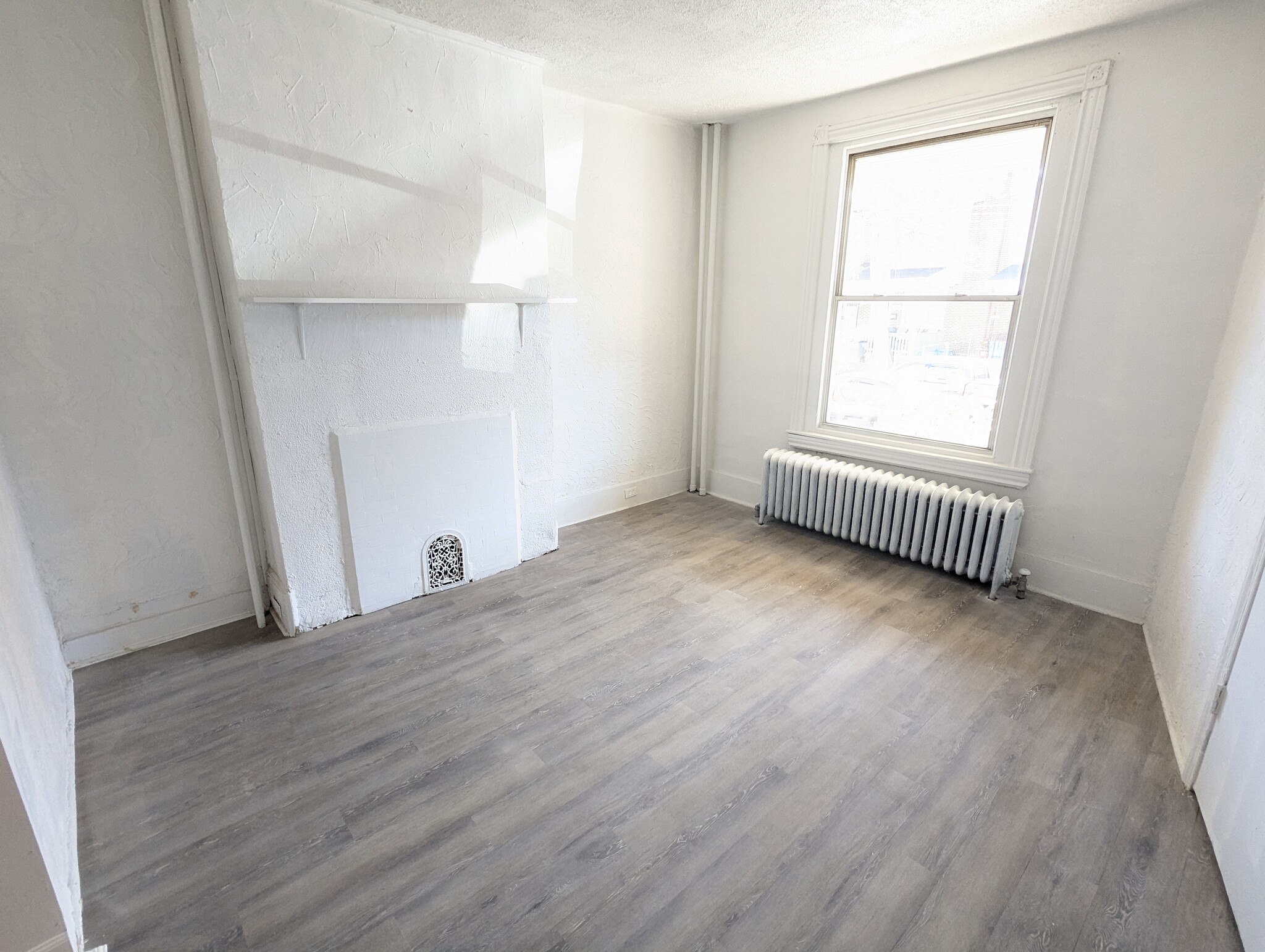 Living room - 5833 Crittenden St