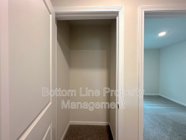 Building Photo - 2129 Allium Dr
